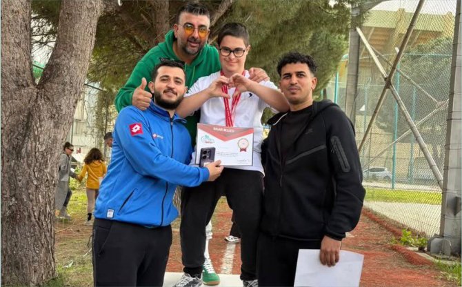 ALİAĞALI ÖZEL SPORCULAR İZMİR ŞAMPİYONU OLDU
Aliağa Mehmet Saka İlkokulu öğrencileri Ahmet Emin Aksu ve Emirhan Özkan, İzmir’de düzenlenen atletizm müsabakalarında İl Birincisi olarak Türkiye Finallerine katılmaya hak kazandı.
#Aliağa #İzmir #Atletizm
yenivizyon.net/aliagali-ozel-…