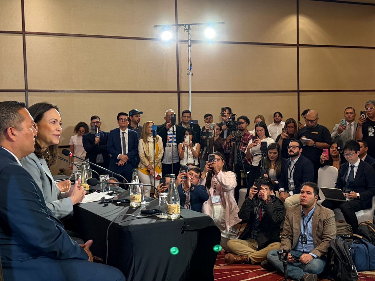¡Por el regreso de todos a 🇻🇪!

“Los venezolanos que hoy están aquí tuvieron que salir de su país dejándolo todo, pero quieren volver”.
