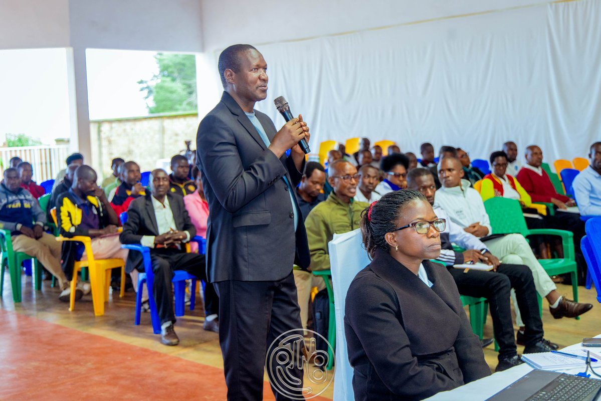 RTNBurundi's tweet image. #Burunga : le @BMineagrie mobilise ses employés pour réaliser la vision du pays

 Le Secrétaire permanent au @BMineagrie, Emmanuel Niyungeko, a effectué ce 12 mars 2026 une visite dans la province de #Burunga. L’objectif était d’expliquer aux agents du ministère leur rôle dans la