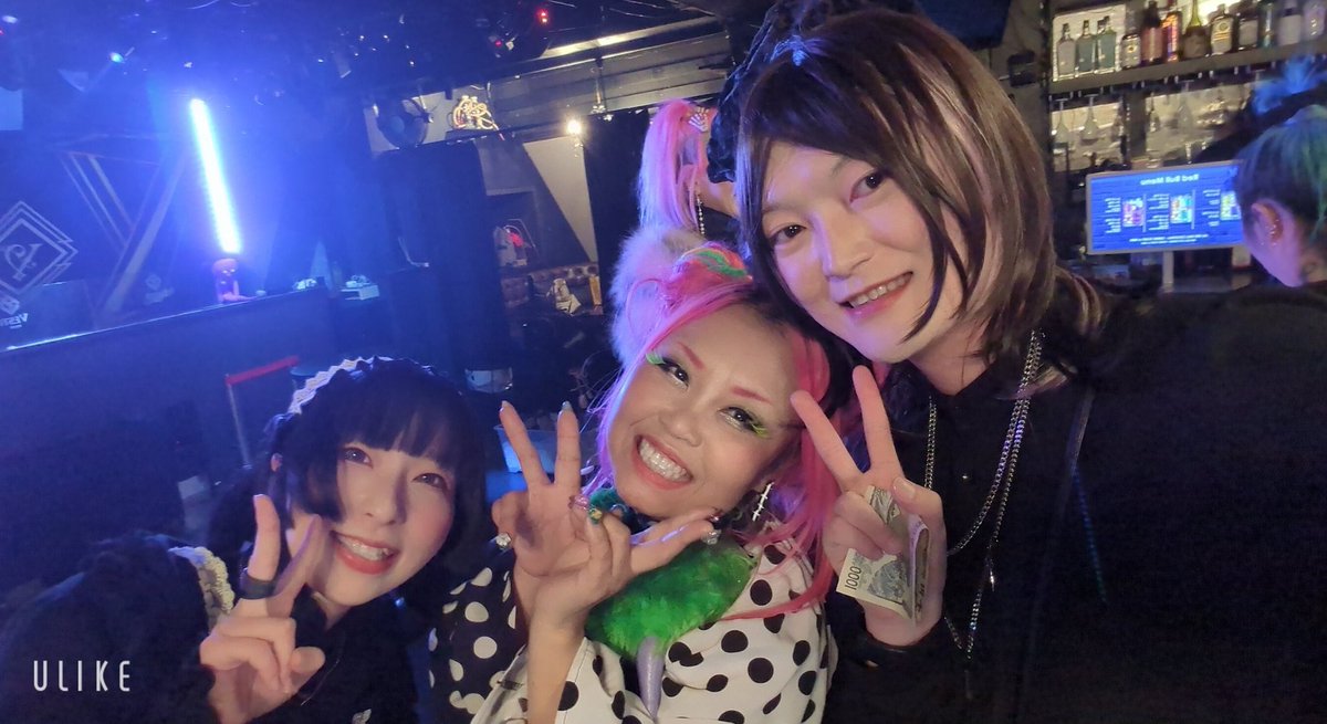 BoyBecomesGirl's tweet photo. 【harukaさん】@PLUSONE_haruka
ビビットな女の子がいるなーって思ってたんですが、打ち上げで衝撃の事実が発覚！なんと、あのプラスワンの娘さんだそうで！😳センスに納得だ🙄
しかも会場にお母様も来てて、私を見つけてたそうな🤣ご挨拶したかった😭センス大好きなんで、またお店にお邪魔します🥹 https://t.co/txsOGuYudL