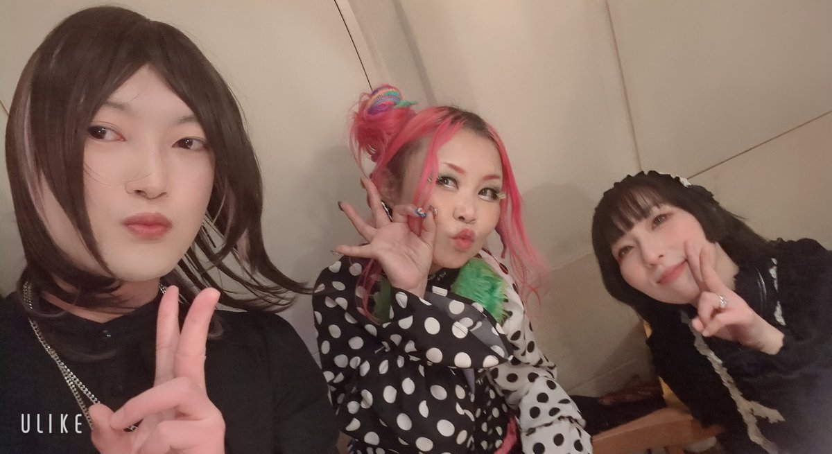 【harukaさん】<a href="/PLUSONE_haruka/">haruka</a>
ビビットな女の子がいるなーって思ってたんですが、打ち上げで衝撃の事実が発覚！なんと、あのプラスワンの娘さんだそうで！😳センスに納得だ🙄
しかも会場にお母様も来てて、私を見つけてたそうな🤣ご挨拶したかった😭センス大好きなんで、またお店にお邪魔します🥹