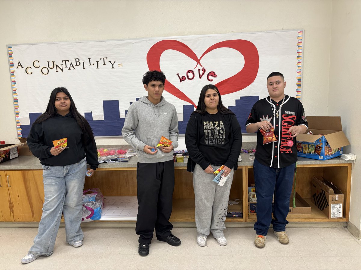 Guillen_Middle's tweet image. Hourly raffles make coming to our intersession learning camp that much more fun! #BreakTheCycle #AccountabilityEqualsLove