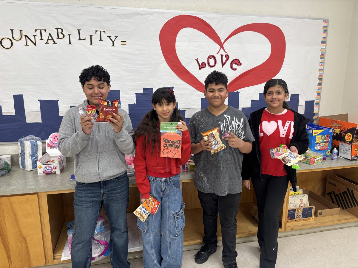 Guillen_Middle's tweet image. Hourly raffles make coming to our intersession learning camp that much more fun! #BreakTheCycle #AccountabilityEqualsLove