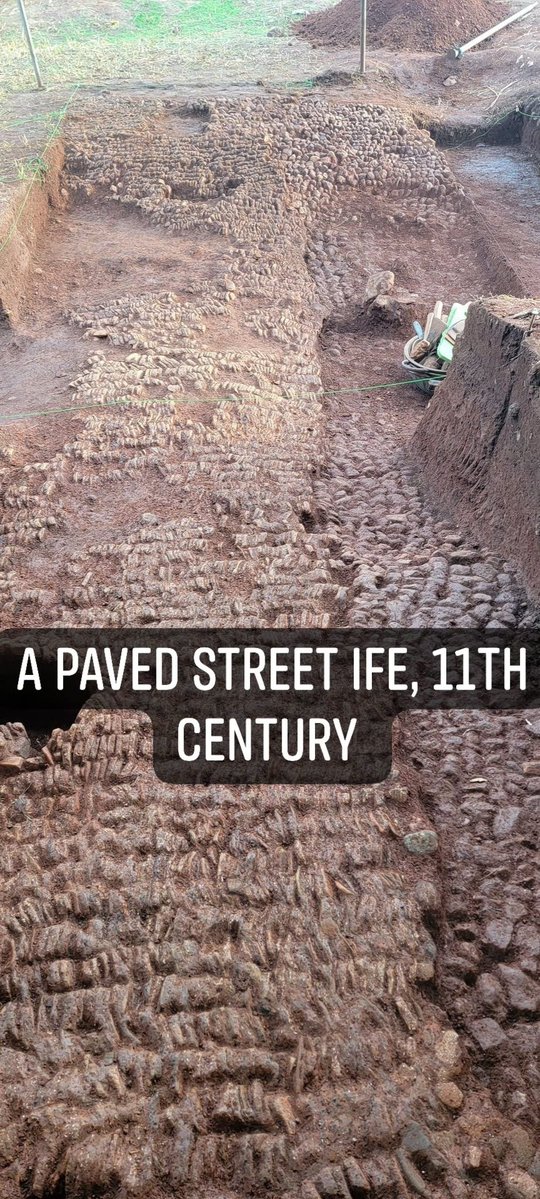 A 1000 years old African paved street , belonging to the  historical Yoruba Kingdom of Ife , Nigeria (🇳🇬)

Source : The African Nomad