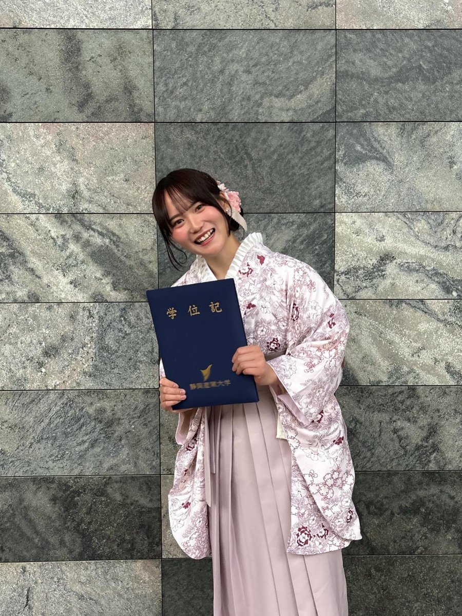 misaki_hoshiya's tweet photo. 大学卒業しました🌸✨
4月からは社会人とラグビーの両立を頑張っていきます！🏉
今後もよろしくお願いします😌✨ https://t.co/J6EPhwBc0b