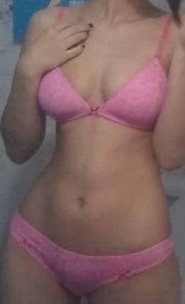 olha so o corpinho que o meu namorado corno gosta de dividir com outros homens hehe