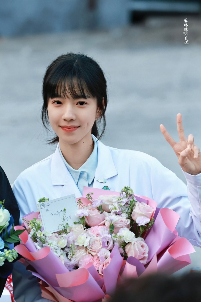 yourxelove's tweet photo. Zhuang Dafei officially wrapped up filming today! 🎉

Happy wrap-up, baobei! 💐 Thank you for your hard work for 59 days 🥺🫂 Looking forward to seeing Doctor Li Xiaoman next year! 🤩

#ZhuangDafei #庄达菲 #生命缘 #장달비 #จวงต๋าเฟย https://t.co/9NYM7bXsv3