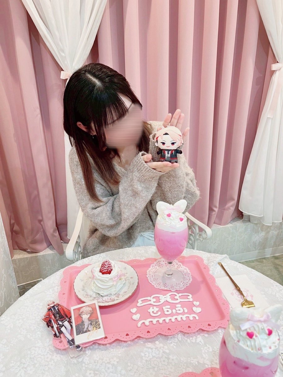 sr_aao0's tweet photo. はたち組でカフェ行ってきたよ(ᐡ ̳ᴗ ̫ ᴗ ̳ᐡ)
 #ダズルック https://t.co/F5BU9Nfox3