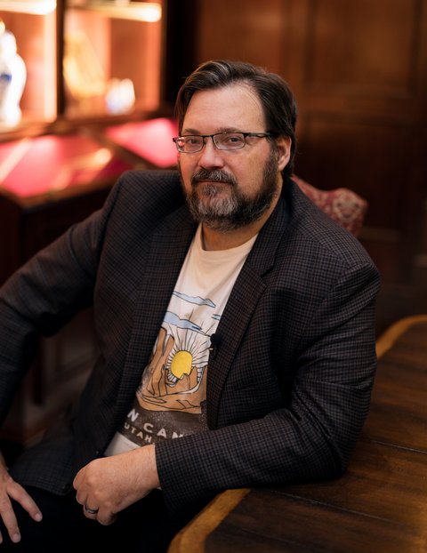 PreviouslyFilmx's tweet photo. #Mistborn
⚠️ ATENCIÓN ⚠️
Brandon Sanderson ha subido un vídeo hablando de la adaptación de #NacidosDeLaBruma.
Ahora mismo están buscando productor y hasta que no lo encuentren, no buscarán director.
Es probable que el productor y director sean la misma persona. https://t.co/g6PjMQ1q0o