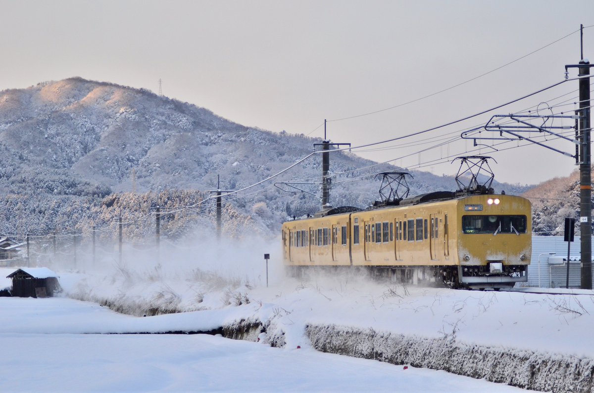 topunan_bot's tweet photo. 明日でラストラン（？）の115系G編成
伯備線や山陰線での足としてだけでなく381やサロンカーのピン電としても大変お世話になりました。 https://t.co/TQGiSJTwRi