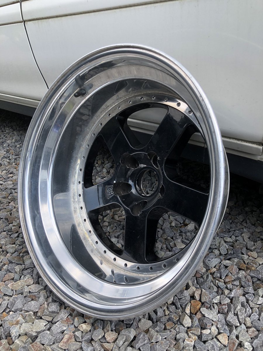 Panasport Racing
G7-C5CL(レース用特注品)

17インチと18インチが4本づつ揃ったので
パナスポーツ収集は閉幕
今までで買い集めたパナスポーツ
合計123本