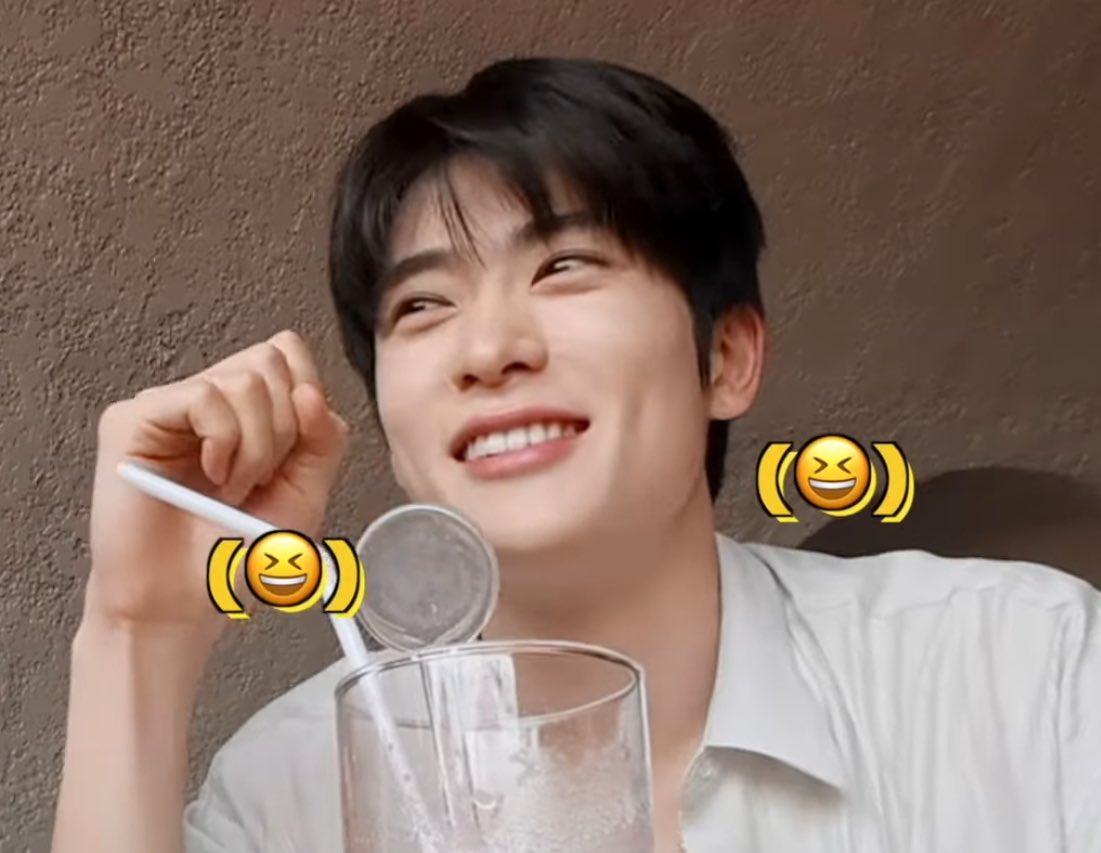 “ปะป๊าป้อนไม่อะหน่อย หม่าม้าป้อนหนู!“
“คุณครับ อาหารมันมาจากจานเดียวกันครับคุณ”