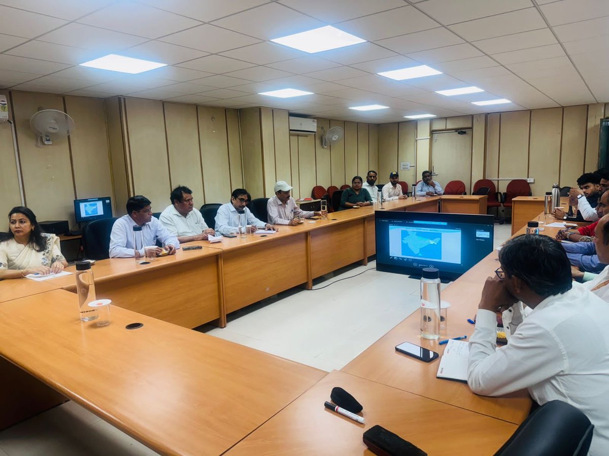 csmrsdelhi's tweet photo. केन्द्रीय मृदा एंव सामग्री अनुसंधानशाला में दिनांक 12 मार्च 2026 को “हिमालयी नदियों की जलविद्युत परियोजनाएं: तलछट समस्या एवं मॉडल आधारित समाधान “ विषय पर हिंदी कार्याशाला का आयोजन कराया गया।
#HindiWorkshop #HydropowerProjects #HimalayanRivers #SedimentManagement #CSMRS https://t.co/MkzkruxvKh