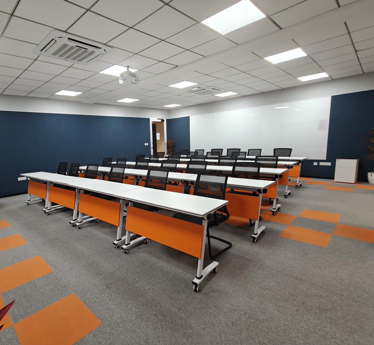 AtWork1827415's tweet image. A space designed for learning, ideas, and collaboration. ✨
Comfortable seating, modern setup, and the perfect environment to focus and grow.
Where knowledge meets opportunity. 🚀
#Workspace #LearningSpace #TrainingRoom #OfficeSetup #ModernWorkspace #StudyEnvironment #Coworking#