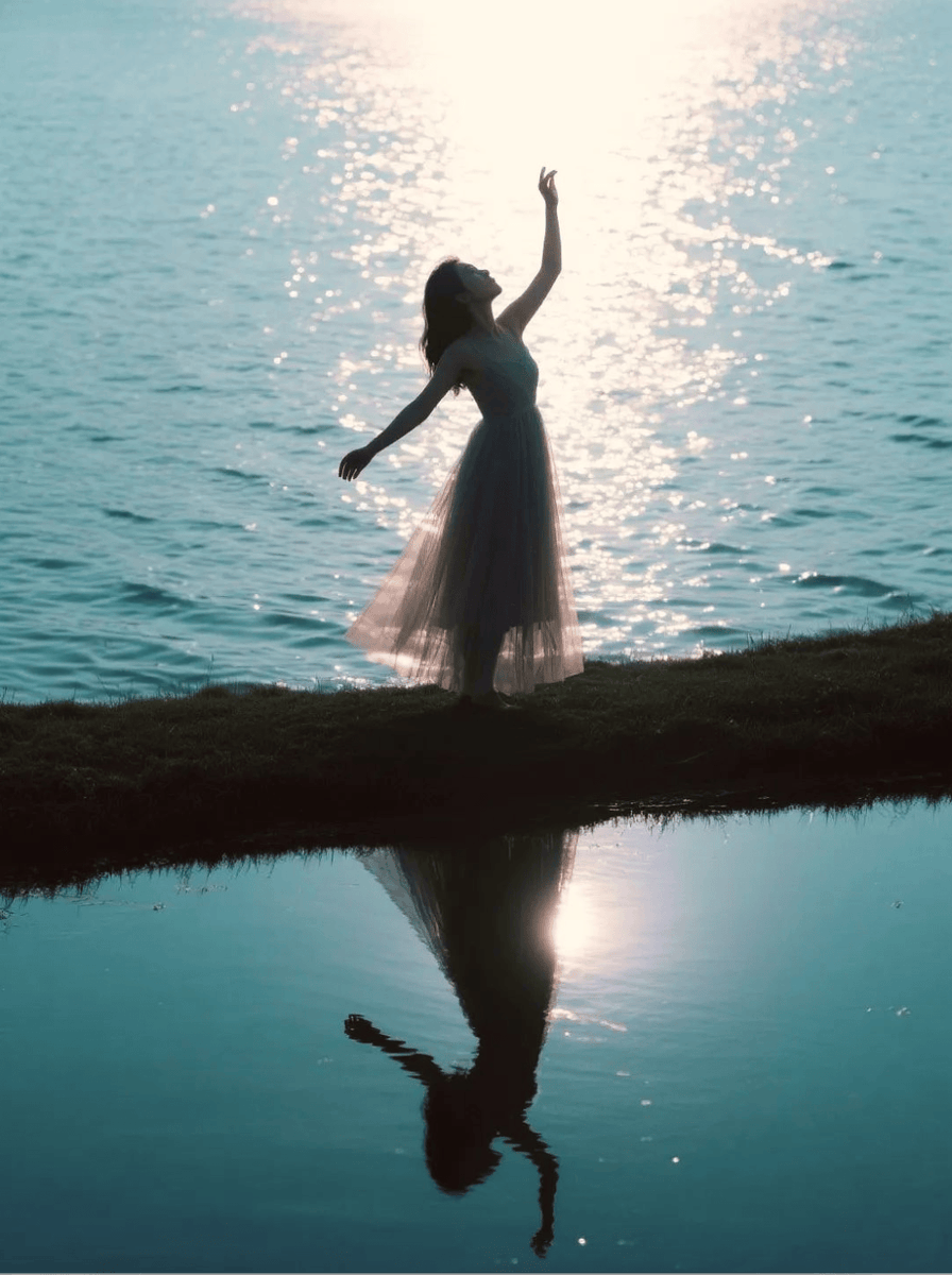 JooPaul75230127's tweet image. Last night’s theater show was chef’s kiss! Stunning performances, emotional twists, and a standing ovation that lasted 5 mins. Don’t miss it if it’s still in town—grab tickets now! #TheaterMagic #LivePerformance