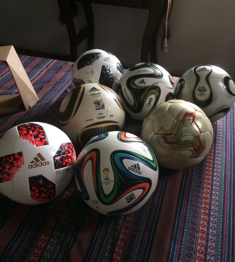 la vida exige mucho y yo solo quiero las pelotas de los mundiales