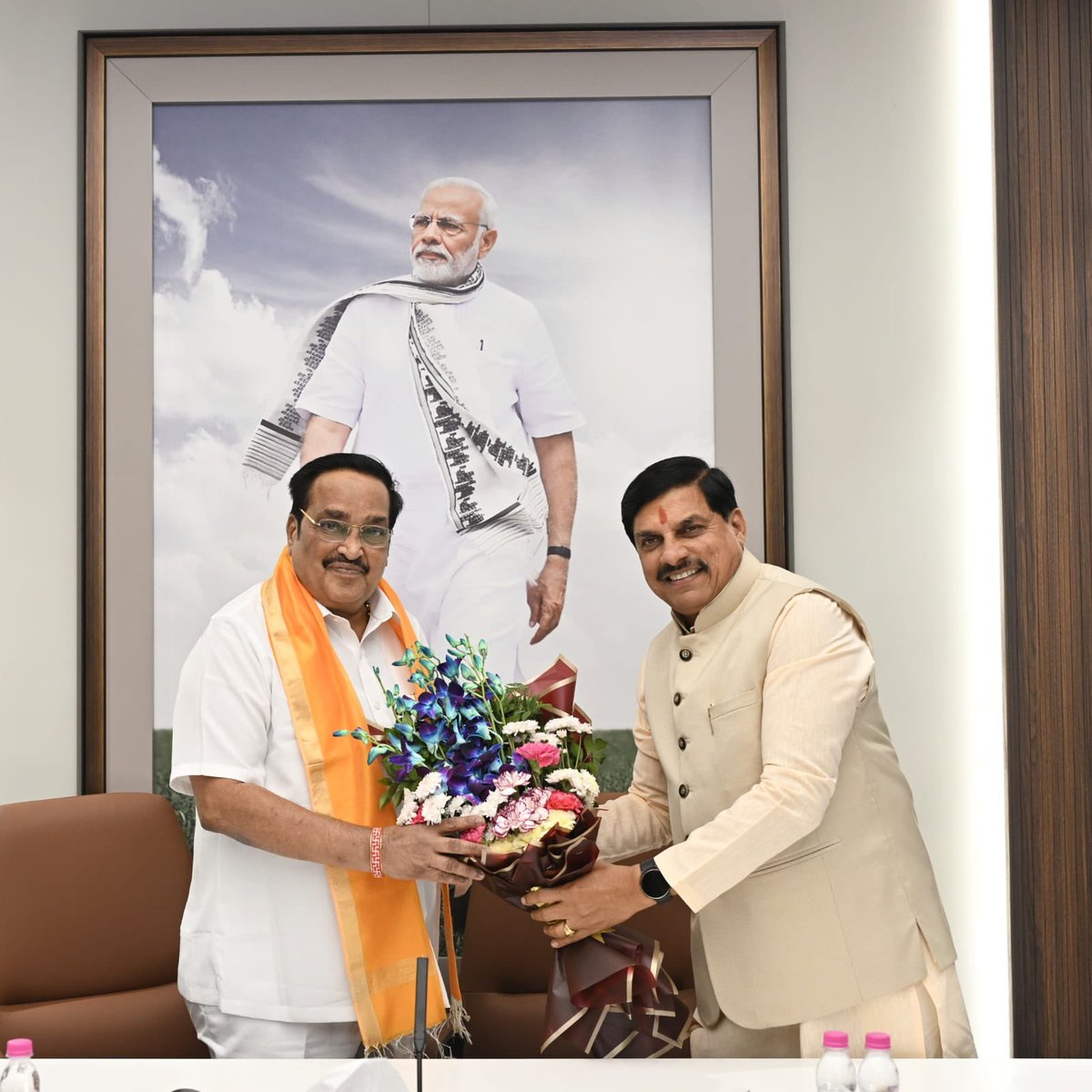 CRPaatil's tweet photo. आज दिल्ली स्थित निवास पर मध्य प्रदेश के माननीय मुख्यमंत्री श्री मोहन यादव जी ने शुभेच्छा मुलाकात की।
इस दौरान मध्य प्रदेश में जल संचय, जल संरक्षण तथा जनभागीदारी से जुड़े विभिन्न प्रयासों और उनकी प्रगति पर चर्चा हुई।

@DrMohanYadav51 https://t.co/FvAw7yfqmI