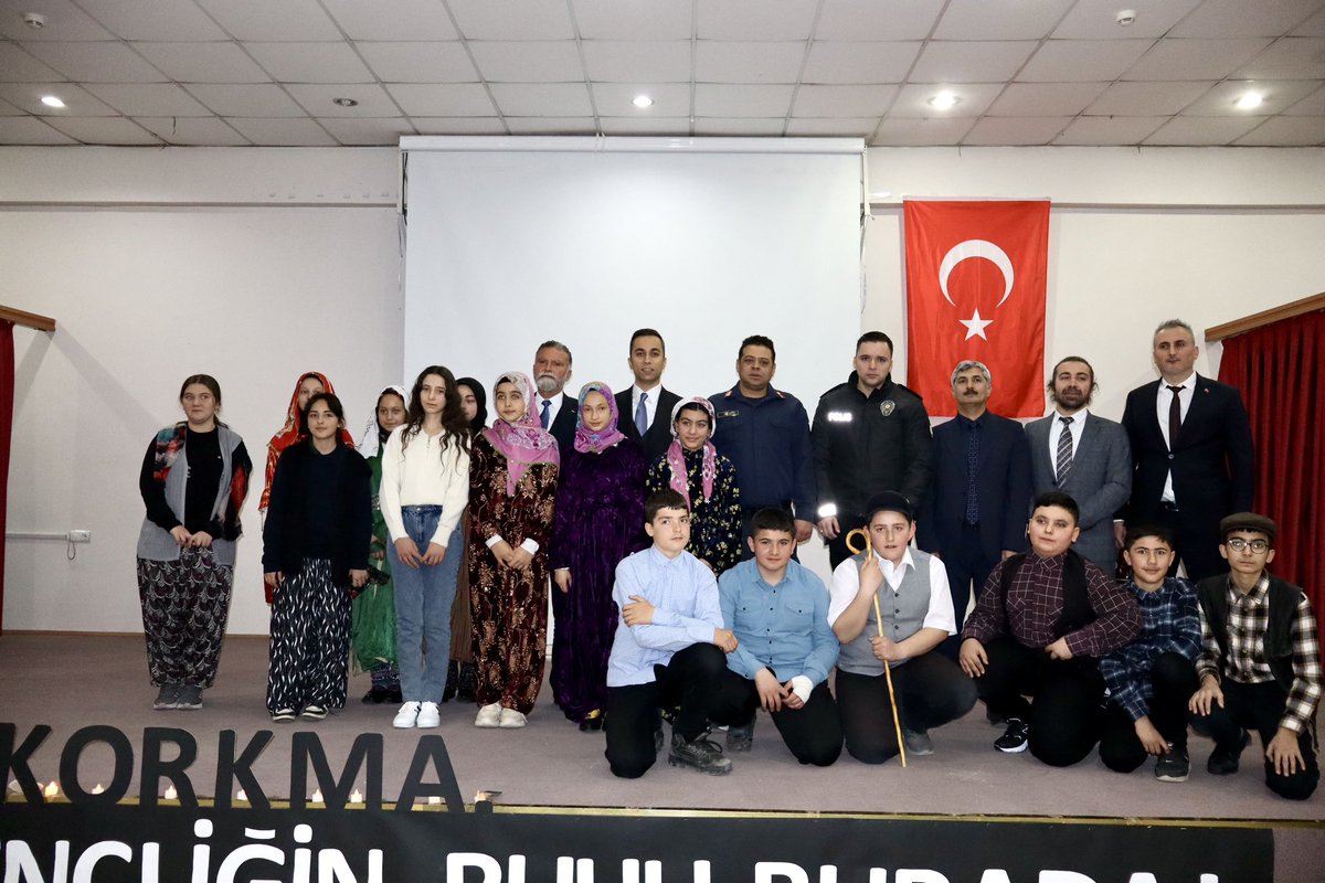 12 Mart İstiklâl Marşı’nın Kabulü ve Mehmet Âkif Ersoy’u Anma Programı kapsamında ilçemiz Belediye Kültür Merkezinde düzenlenen programda; 

Milletimizin bağımsızlık ruhunu en güçlü şekilde yansıtan İstiklâl Marşımızın kabulünün dönümünde milli şairimiz rahmet ve minnetle anıldı.