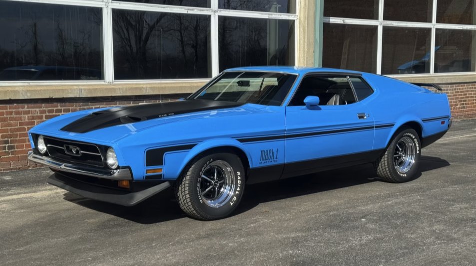 Mecum Auctions tweet media