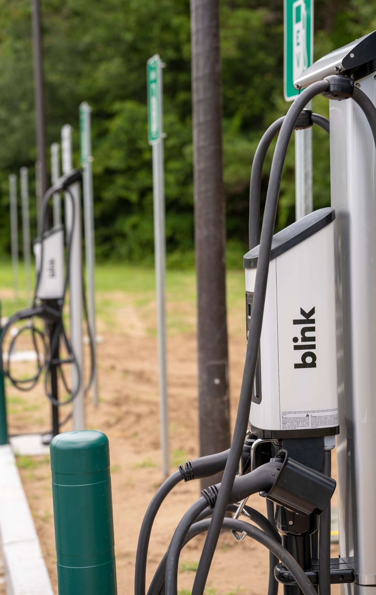 BlinkCharging's tweet photo. ⚡ Powering EV journeys on Kiawah Island.

Blink Charging stations are live at Kiawah Island Town Hall, giving EV drivers a convenient place to power up while visiting the area.

🔌 Charging details
• 3.7 kW Level 2 charging
• J1772 connector
• Located at 4475 Betsy Kerrison Parkway

A simple way for drivers to add range while they’re parked and keep their day moving with confidence.

Find this location on @plugshare  and plan your next charge with ease.

#BlinkCharging #EVCharging #Level2Charging #J1772 #KiawahIsland #SouthCarolina #EVDrivers #PlugShare #ChargeWithConfidence