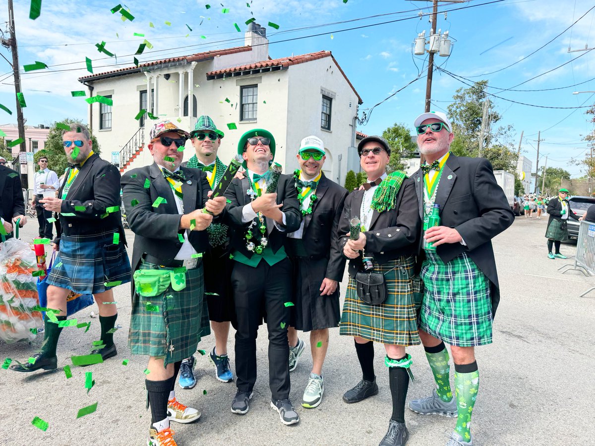 DavidMora's tweet photo. Looking forward to beautiful weather for the @IrishChanParade this Saturday! Sláinte! 🍀🍺🇮🇪🌈☘️
#IrishChannelParade #NewOrleans #TBT https://t.co/5VLoR81q9v