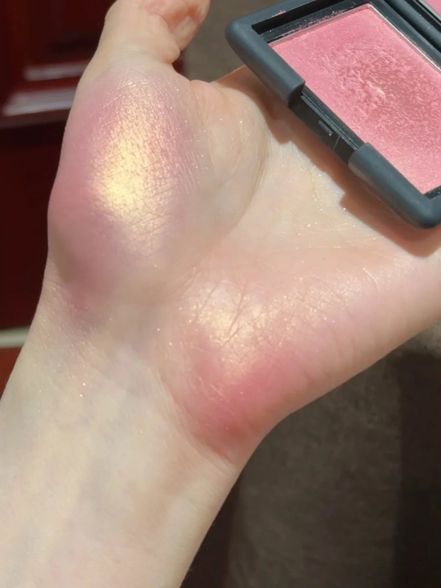 bluelisse's tweet photo. If you want a FRESH, GLOWY look, try this blush! sooo pretty 🤏 https://t.co/InA0eNPKvF