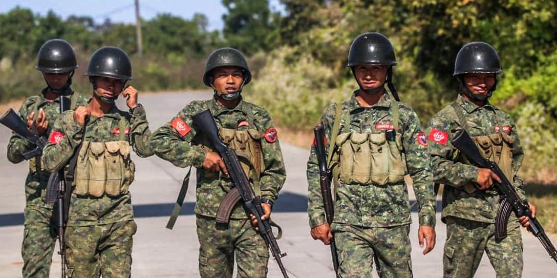 JeanMartin75000's tweet photo. #Birmanie๐ฒ๐ฒ Les combats sโintensifient autour de #Sittwe, capitale de lโรtat #Rakhine, alors que lโArakan Army resserre lโรฉtau.
La ville sous blocus depuis des annรฉes risque de devenir un champ de bataille, tandis que les familles dโofficiers sont discrรจtement รฉvacuรฉes par avion. https://t.co/c8Y6kbORVD