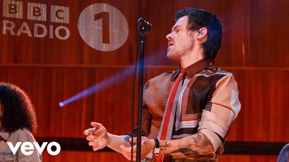 As performances de Harry Styles para o BBC Radio 1 Live Lounge já estão disponíveis:

Aperture: youtu.be/Zmn57w2YXgg?si…
American Girls: youtu.be/IhcK8pLCbpg?si…
Carla's Song: youtu.be/aCuZ8RPk1r8
Dance No More: youtu.be/s8fAU3O4S3I?si…

Everybody Wants To Rule The World (cover):