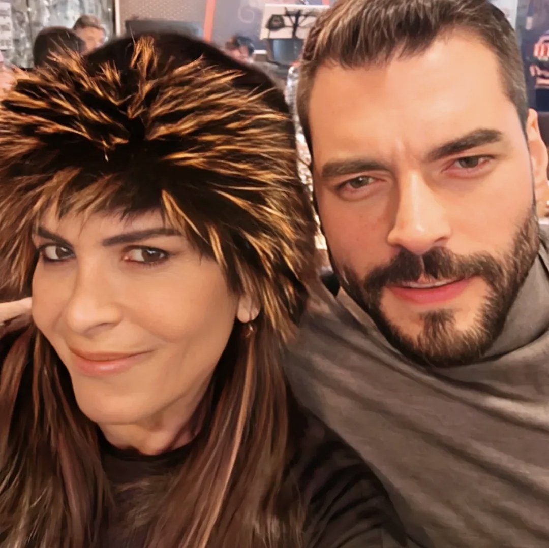DiziciBagyan's tweet photo. Nursel Köse, Akın Akınözü, Serra Arıtürk 💫 #Veliaht https://t.co/k8v9jASIgT