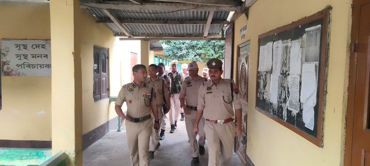 nagaonpolice's tweet photo. SSP Nagaon along with Addl. SP (Crime), Nagaon visited various polling stations and interacted with local residents while reviewing election preparedness
#ElectionPreparedness #AssamPolice #NagaonPolice #SafeElections #AssemblyElections https://t.co/kK6iBKk1kA