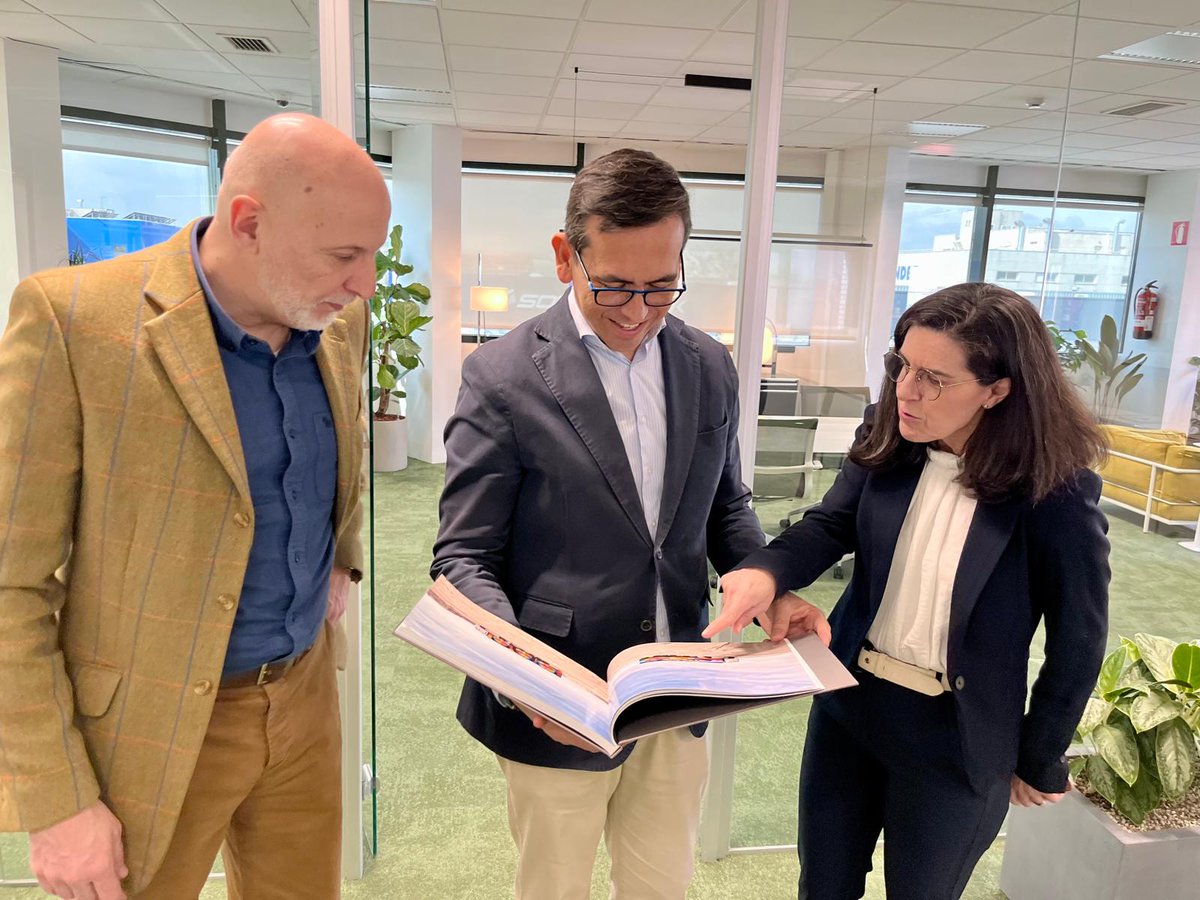 OrlandoChaconT's tweet photo. Visitando @Palibex y conociendo su modelo logístico:
Una nave que opera sin emisiones de humos en su interior, apostando por procesos más limpios y sostenibles.
Innovación y compromiso ambiental en la industria. 🌱 @jmd_villaverde #Villaverde https://t.co/cHq2m1FekV
