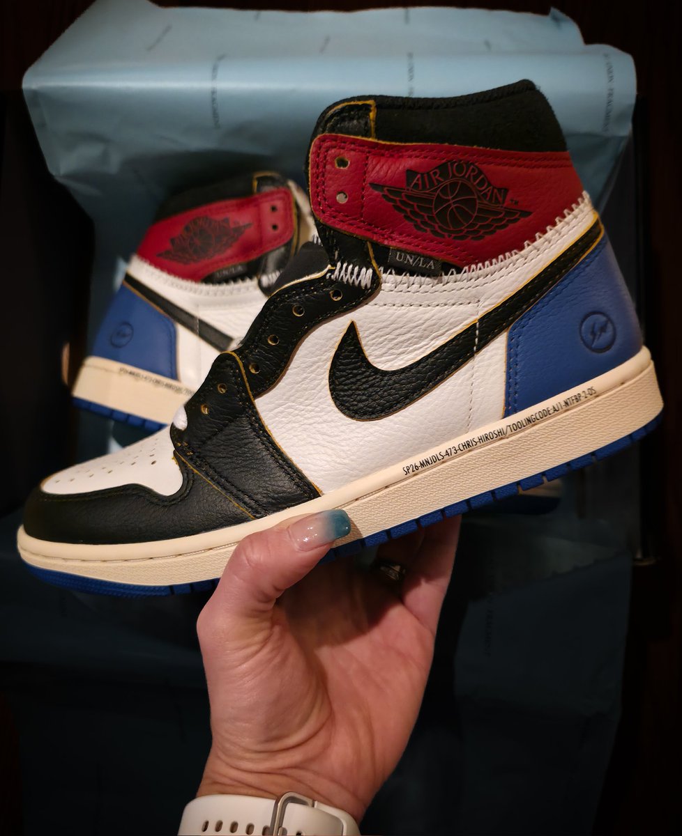 kasia__xoxo_'s tweet image. #mailcall from the wonderful @dali_j 
These babies really are something beautiful 😍 
#KOTD #sneakers