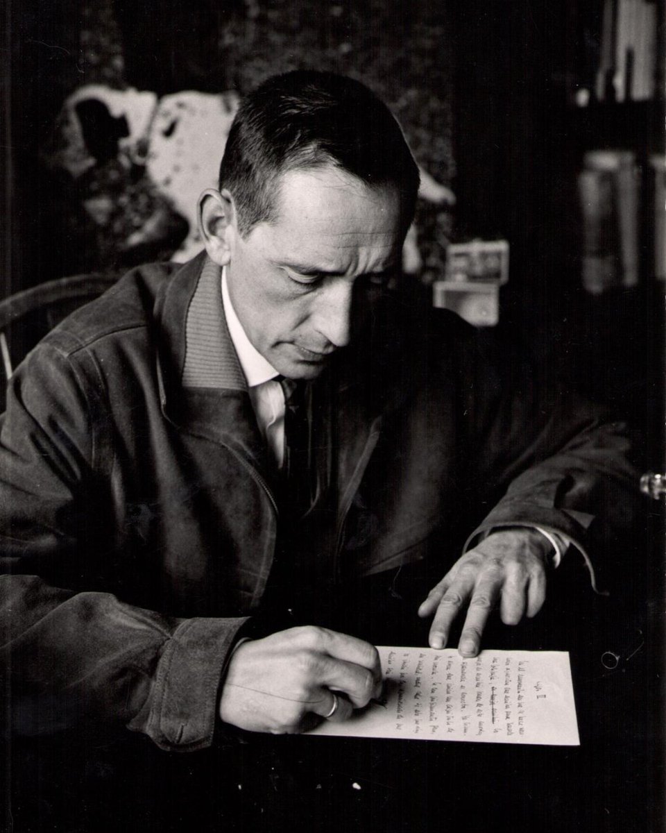 Biblioteca Nacional de España tweet media