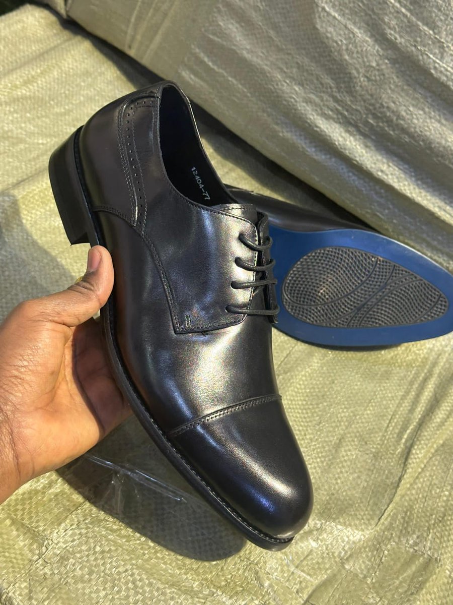 DM kicks 🇺🇬 the shoe plug 👟 tweet media