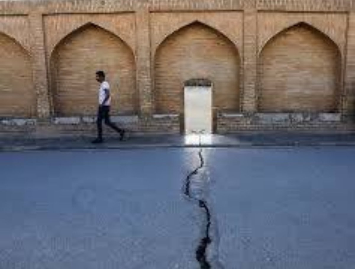 androgeda's tweet photo. @araghchi Isfahan before war, destruction is going on under your beloved regime
#alternativeforiran
#KingRezaPahlavi https://t.co/DByq0y8LW4