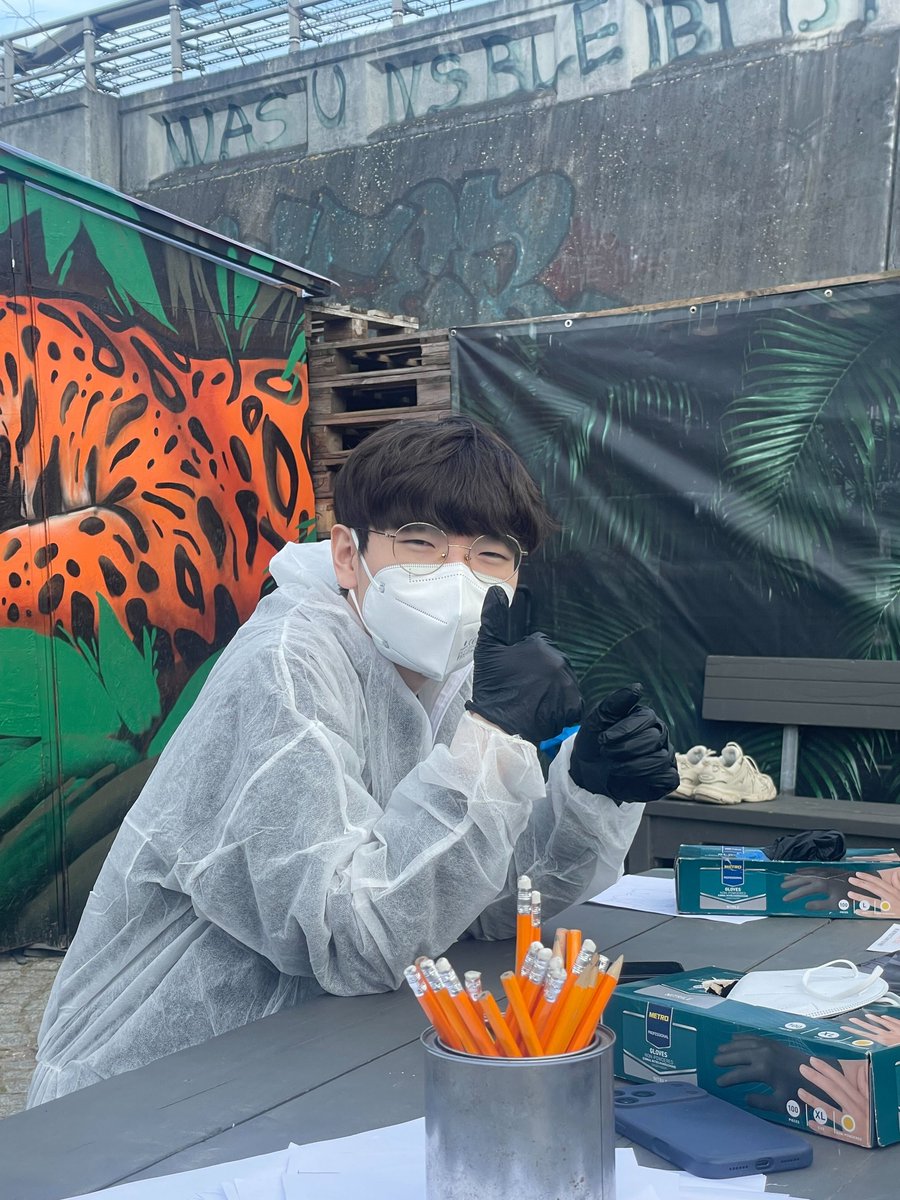 🎨
