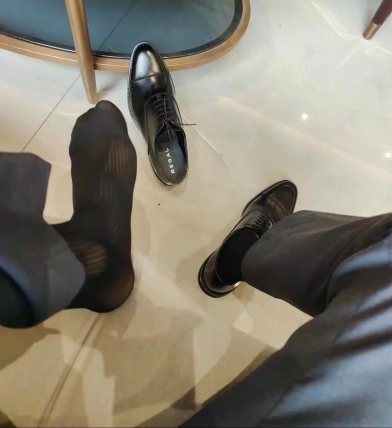 krmanea's tweet photo. 还是黑*蓝最好的搭配 😂 https://t.co/JK8tkrJrBd