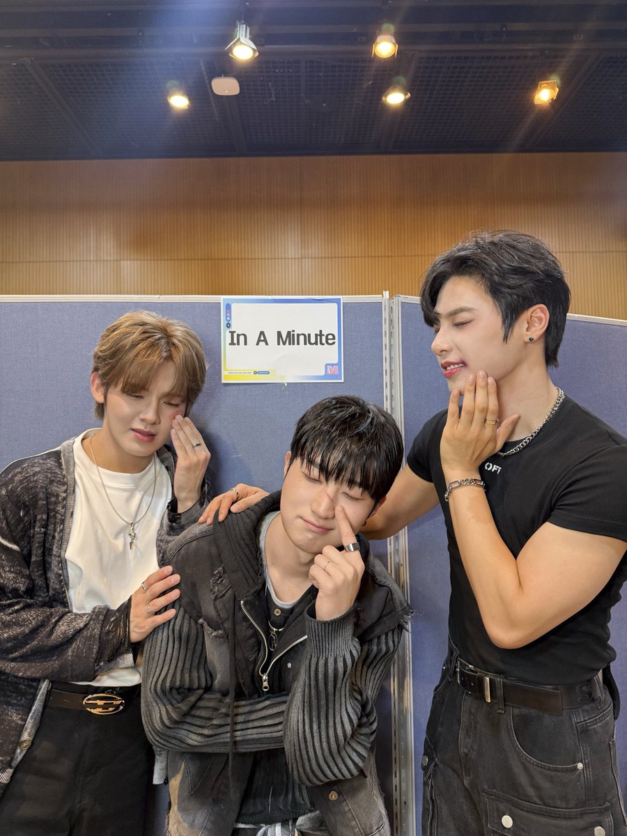 INAMINUTE_OFFI's tweet photo. 오늘 브로큰돌 첫방 ! 이닝이들 덕분에 잘 끝냈다아아아 ! ✌️ 이닝이들은 미닛 마음을 브로큰 ❤️

#InAMinute #인어미닛
#WhoDoYouLove_INeedYou
#JUNTAE #준태 #JAEJUN #재준 #HYUNYEOP #현엽 https://t.co/zAgDlGT6zZ