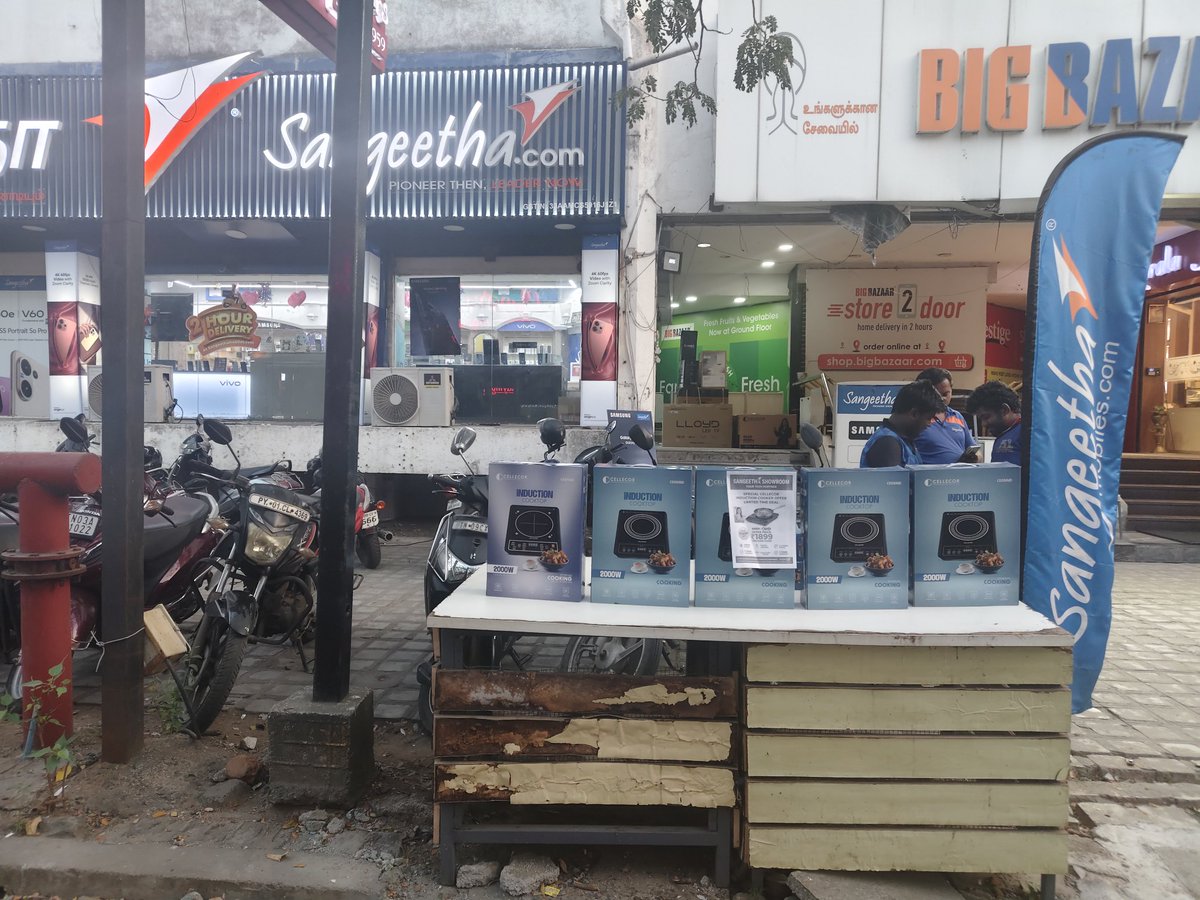 #inductionstove displayed for sale in front of a mobile shop-  T Nagar Sangeetha mobile store-  in the wake of #LPGCRISIS