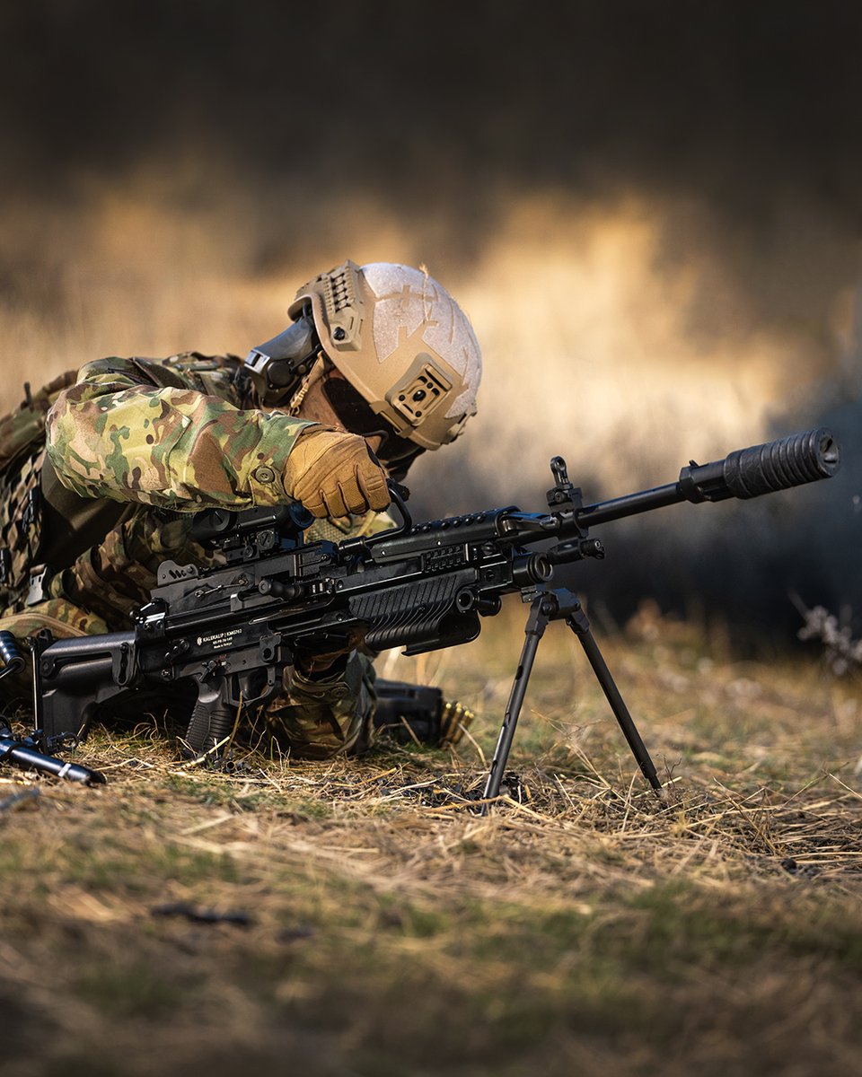 kalekalipofcl's tweet photo. Built for mission-ready performance, the #KMG762 features a quick-change barrel and a rapid-detach suppressor for easy adaptation in the field. 
These features minimize downtime, ensuring your Mobile Might remains constant throughout any operation.
 
#YourDecisionForPrecision #MobileMight #KMG762 #LightMachineGun #NATO #Military #Firearms