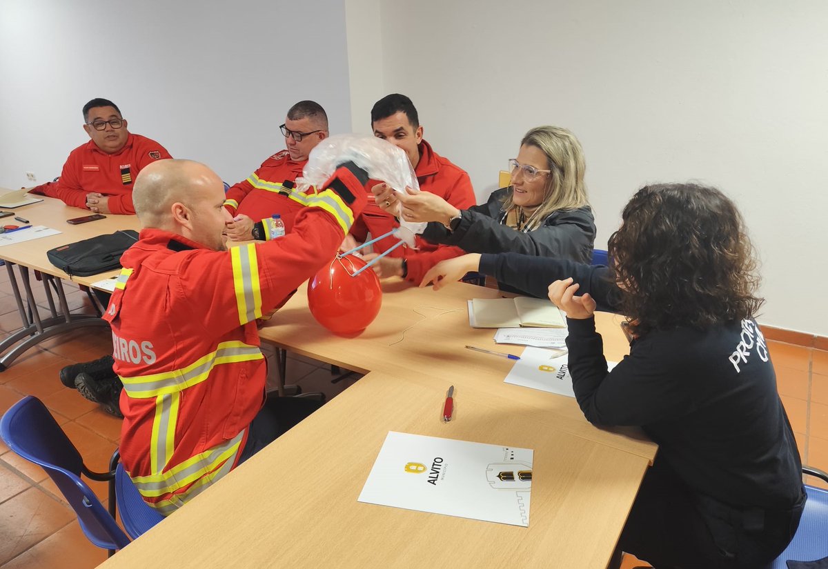 ProteccaoCivil's tweet photo. 🔥 No âmbito da preparação do #DECIR2026, realizou-se a 5 de março, no quartel dos Bombeiros Voluntários de Alvito, uma Ação de Treino Operacional dirigida às Equipas de Posto de Comando Operacional (#EPCO).
Saiba mais 👇👇
https://t.co/IVevbYV7fq https://t.co/BWjowU2uvo