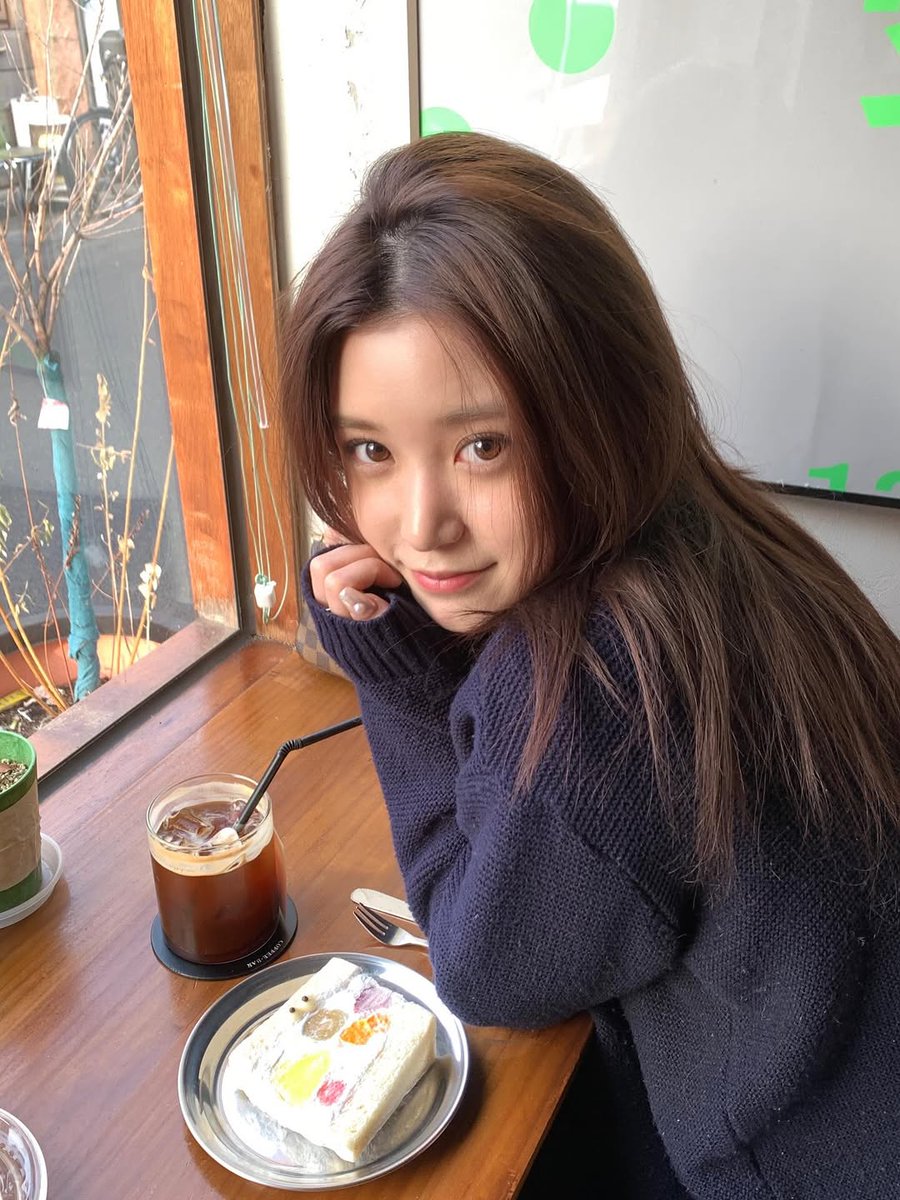 B-WAVE Entertainment is preparing to debut a new girl group. Lee Jooeun (Hip Pop Princess) is confirmed in the lineup!

instagram.com/b.wave_ent_off…