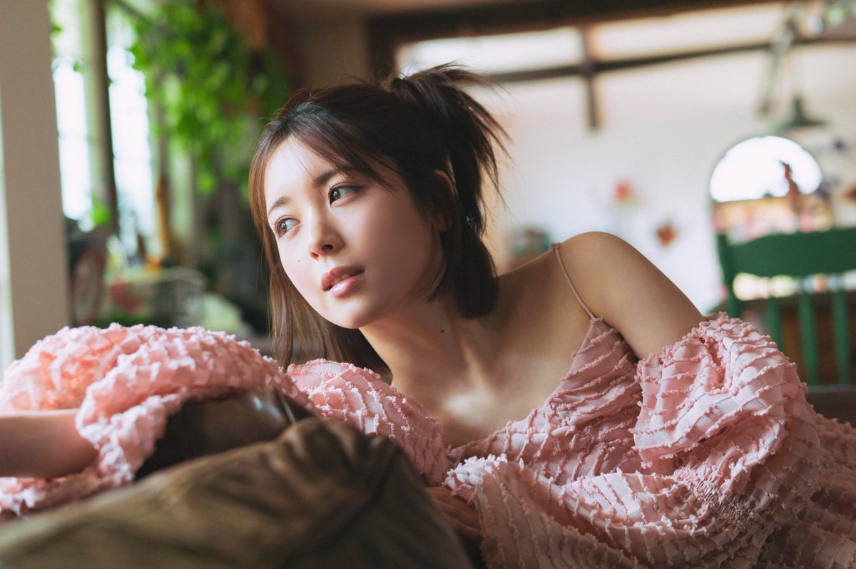 BLTTV's tweet photo. 【📸💜先行カット📸💜】
#BLT 5月号 表紙&巻頭
#乃木坂46 #筒井あやめ さん

先月開催されたライブで、グループへの深い愛、そして“愛”という感情の偉大さを語っていた筒井さん。
彼女の言葉から着想を得て、撮影テーマは“愛”です🤍💌

発売まで2週間ほどありますが、
愛らしさあふれるカットたちをどーんと先行公開！💥

インタビューでは、ライブで語った「愛の偉大さ」の真意についても深掘りしました💭

🗓3月27日(金)発売🍓
▼ポストカード付きの予約はこちら。
①筒井あやめ(乃木坂46) ポストカードA
https://t.co/GL3tLhEOhd

②筒井あやめ(乃木坂46) ポストカードB
https://t.co/dKKMx1fEHA

③筒井あやめ(乃木坂46) ポストカードC
https://t.co/OEElAfHdUn

#乃木坂46_最後に階段を駆け上がったのはいつだ 

※URLが誤っておりましたため、再ポストしました。