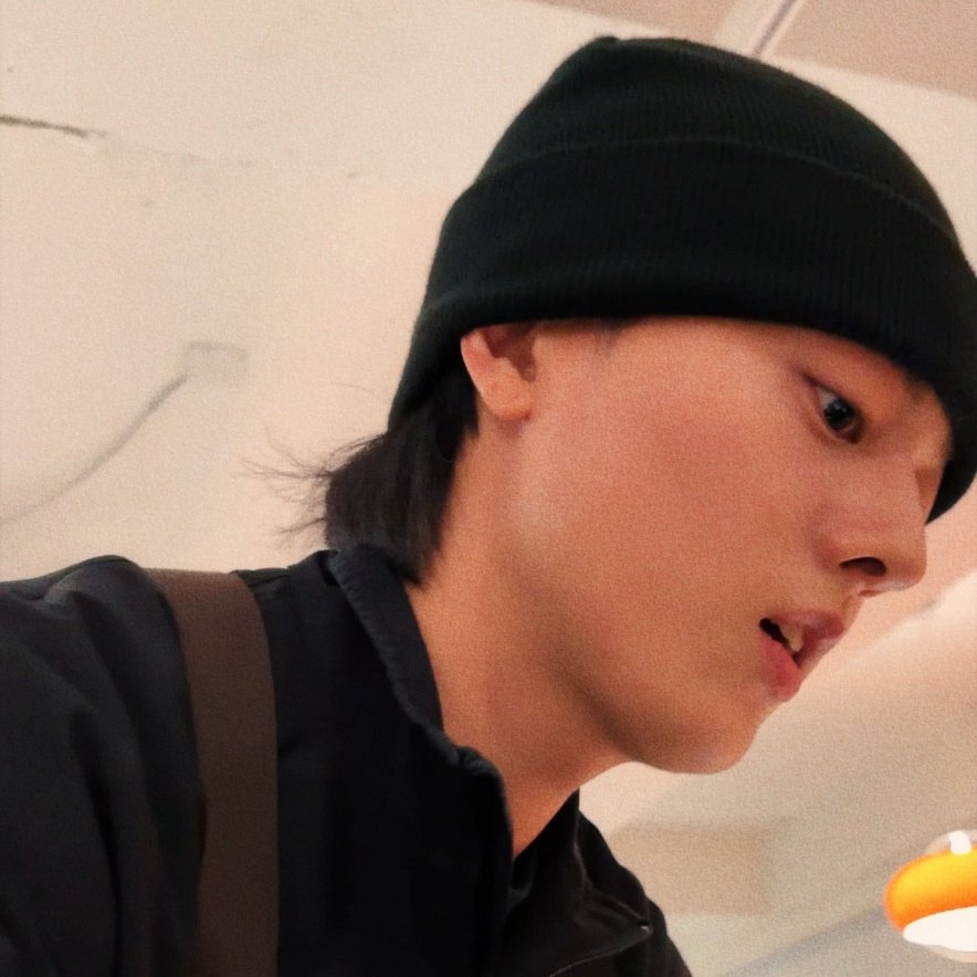 er⭑🦋๋࣭😔 tweet media