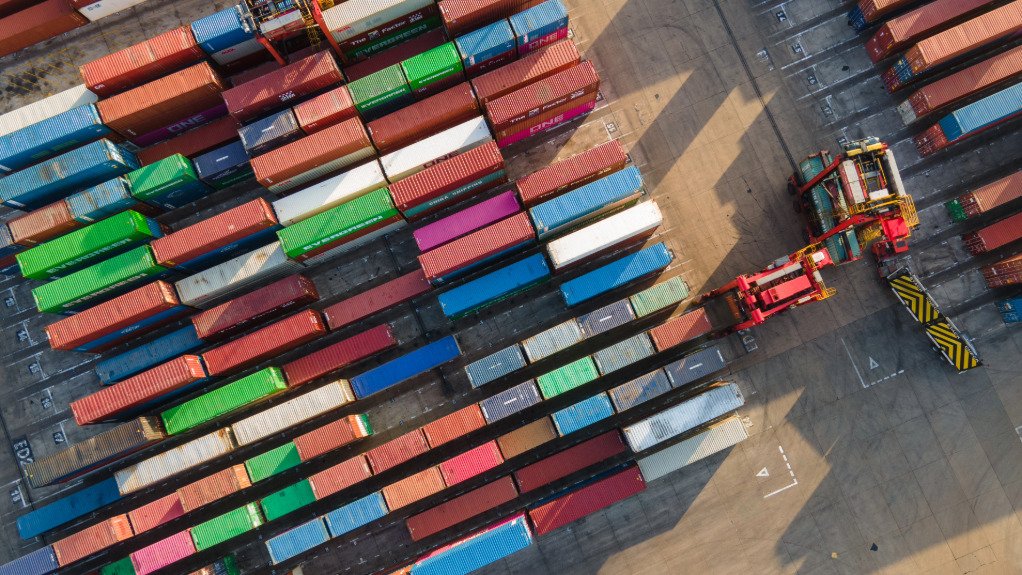 EngNewsZA's tweet image. Container User Forum aims to be unified voice for key sector as reforms unfold bit.ly/3Nw8DEk 
#Freight #Logistics #Containers #SouthAfrica #ContainerUserForum #SouthAfrica