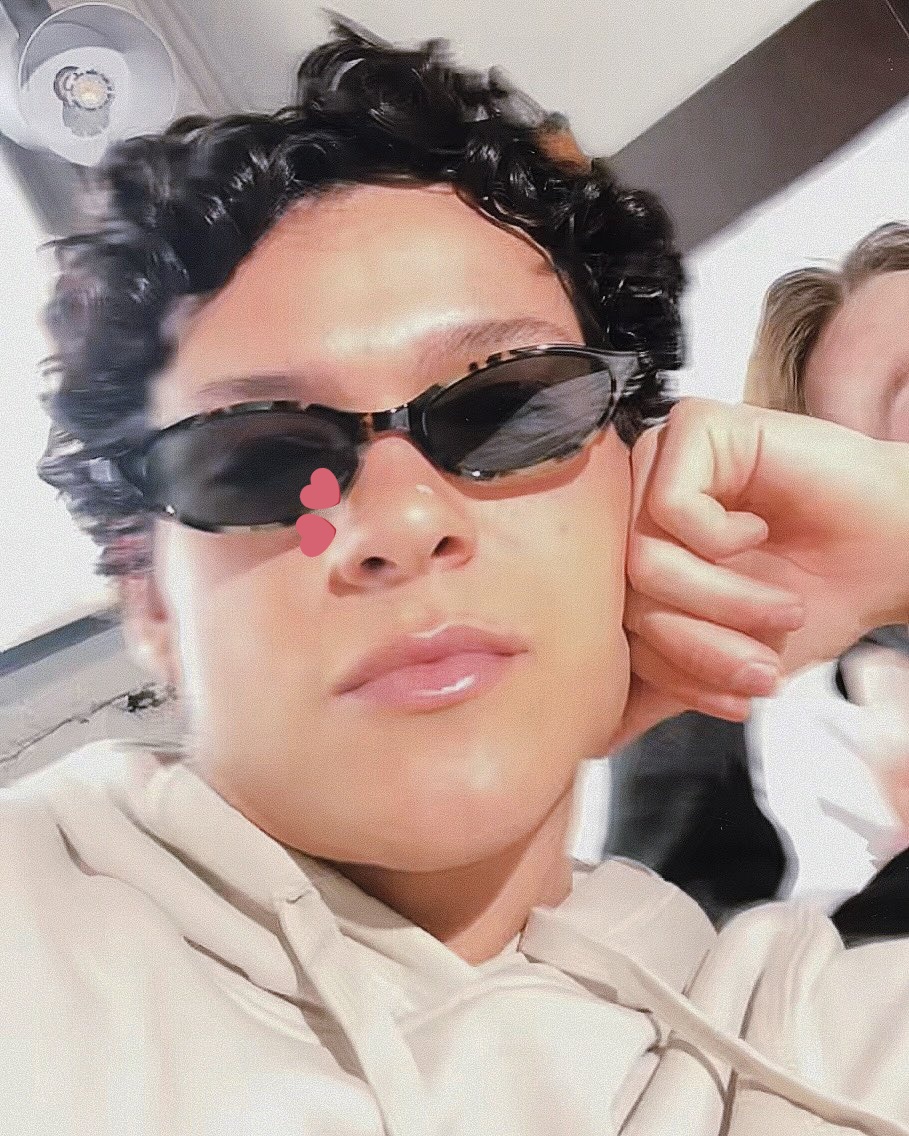 omar’s nose appreciation tweet media
