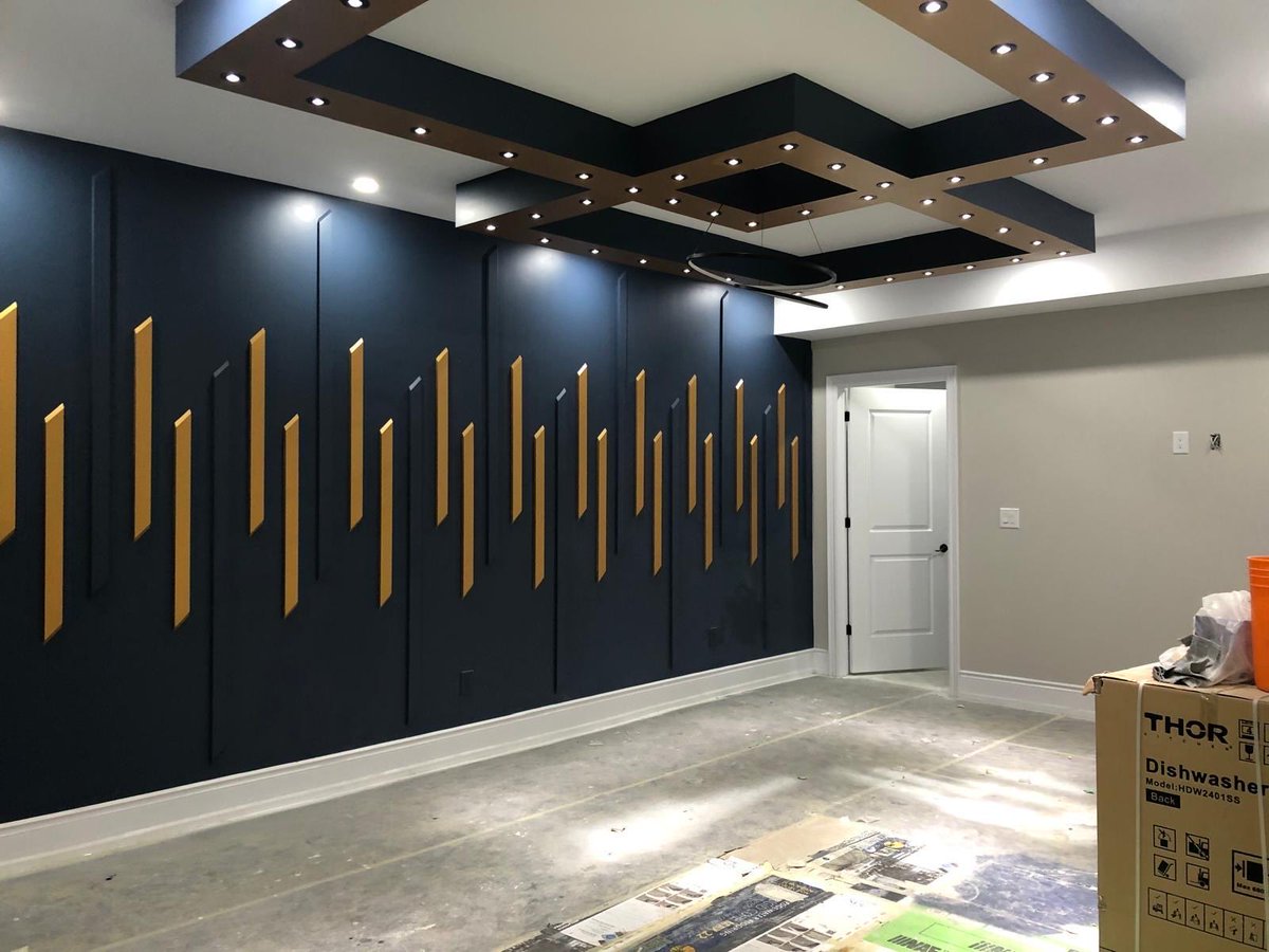 sidhupaints's tweet image. Fresh coat, bold design, and a statement wall that transforms the entire space. Deep tones, clean lines, and modern lighting bringing this room to life.  #FeatureWall #ModernInterior #AccentWall #WallDesign #PaintTransformation #HomeRenovation