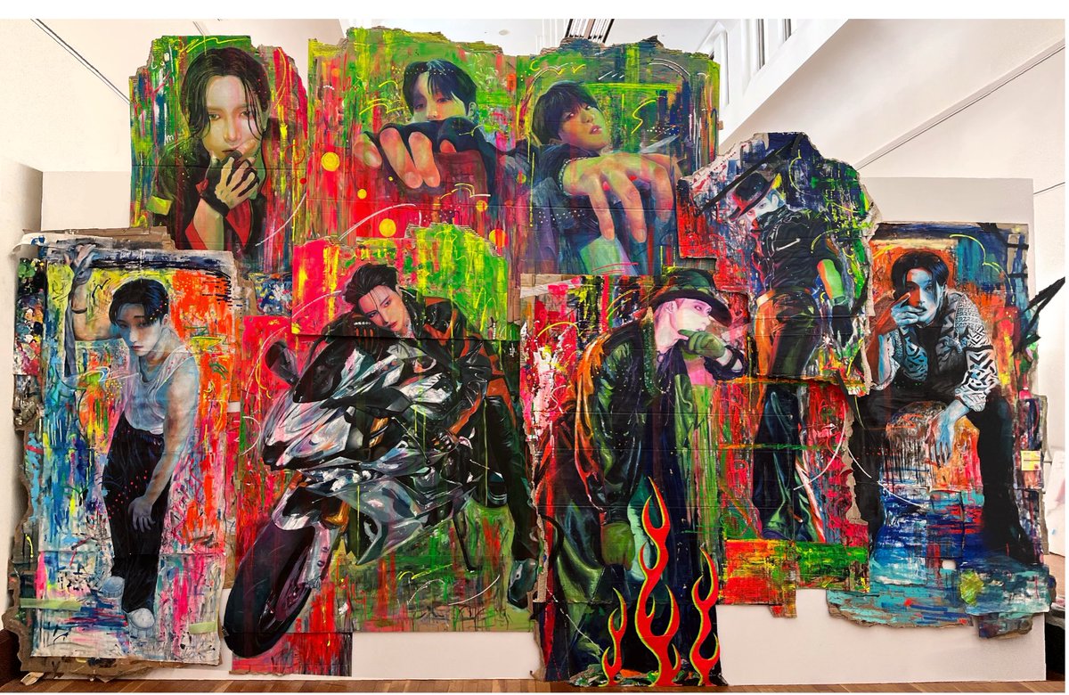 卒業制作でした！　大好きなATEEZを描きました！

縦約3m 横約⒌5m です！

※タップ推奨