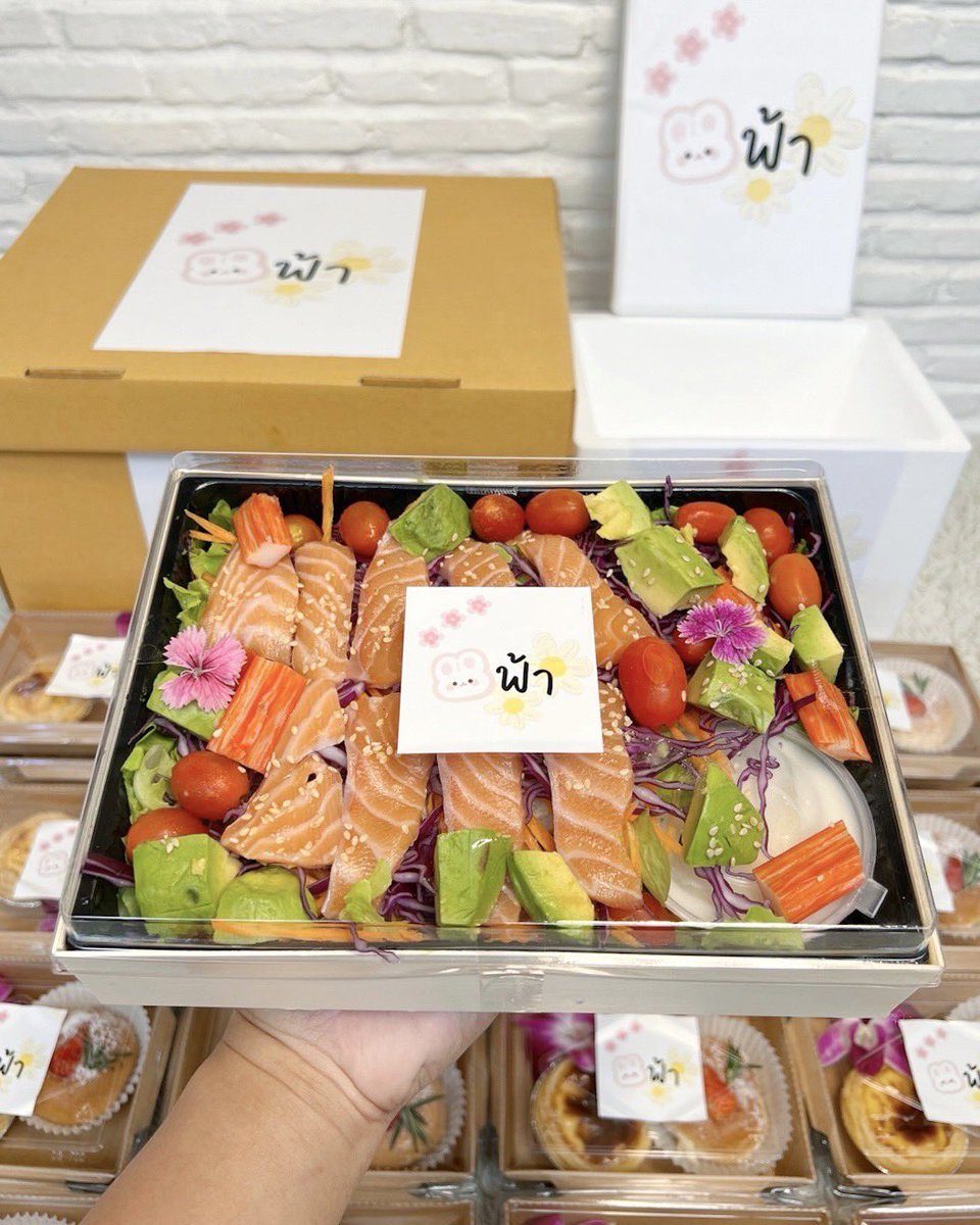 kringklong's tweet image. Big thanks to the fans of K. Tee for supporting and trusting us with this food support order. 🛵🍹✌🏻
#lovelikeabike
#TEeThanapon

☎️ Tel. 095-1244644
📱 Line. @Kringklong64
#foodsupport #kringklongfoodbox