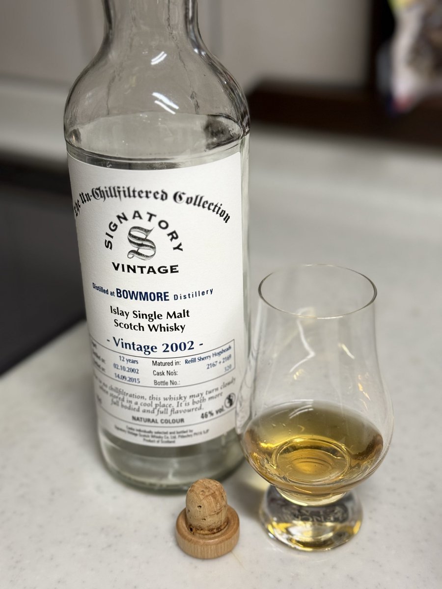 tokanishijima1's tweet photo. 開栓5年で終了です🥃
始めイマイチで放置してましたが、最後香味が爆発💥
ウイスキーって面白い🥃
#signatory
#bowmore https://t.co/rMVqaulKnb